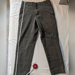 Olive Uniqlo smart ankle pants/trousers